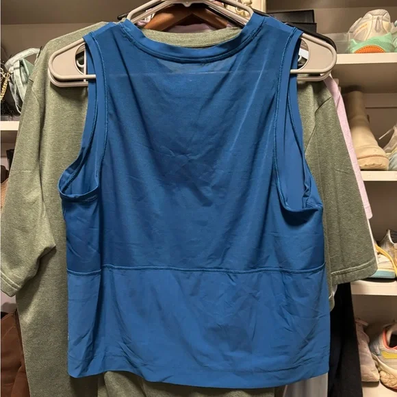 Athleta Blue Sleeveless Crop Tank Top - Picture 2 of 2